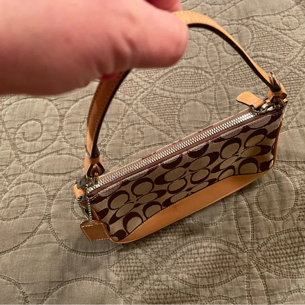 COACH Demi Hampton Shoulder Bag - Picture 4 of 11